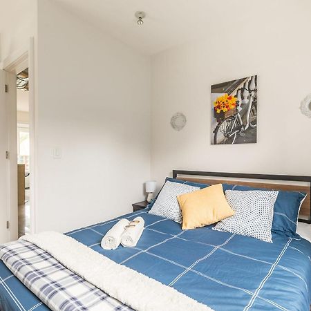 Modern 2 Bedroom Condo - Heart Of Leslieville Toronto Eksteriør bilde