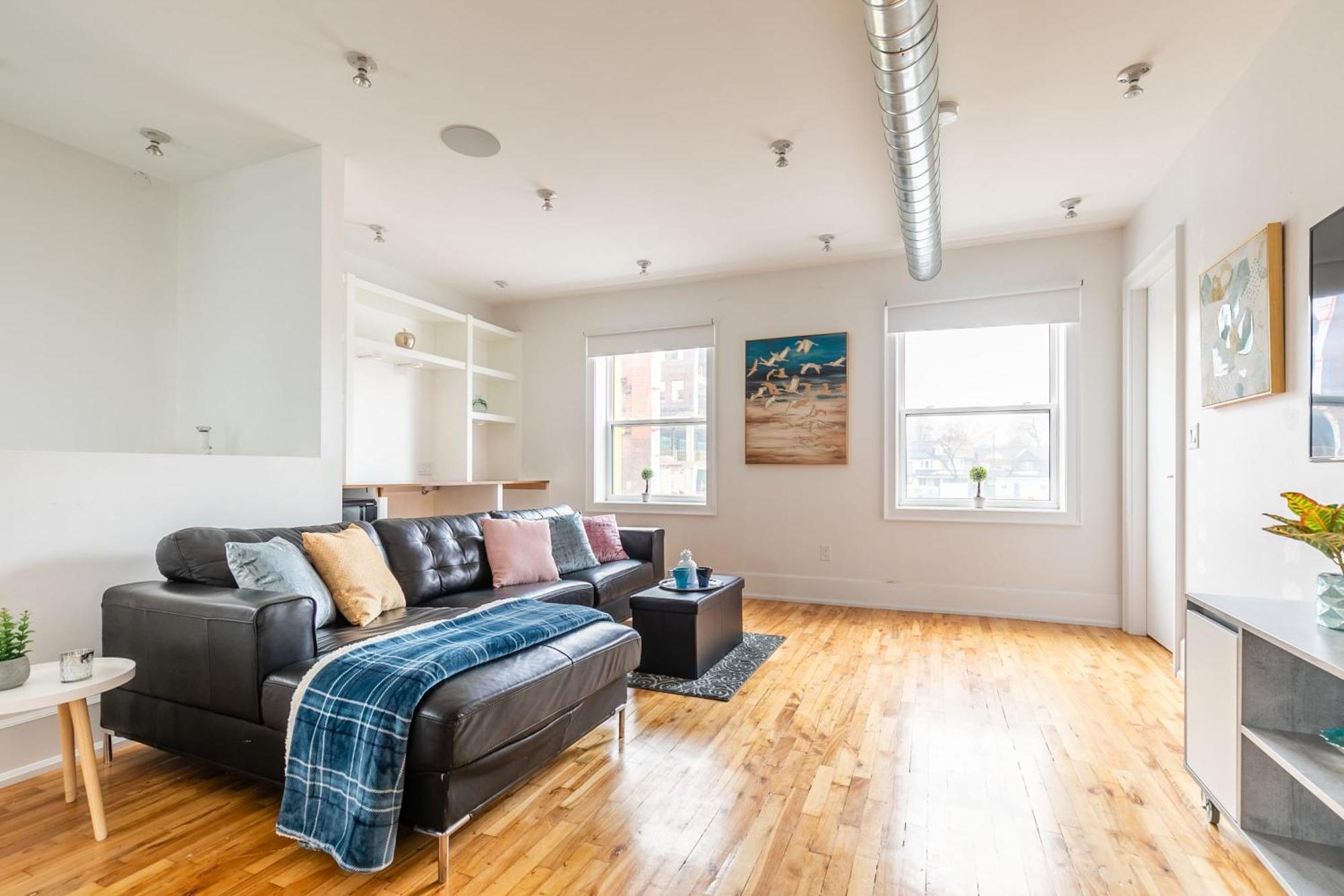 Modern 2 Bedroom Condo - Heart Of Leslieville Toronto Eksteriør bilde