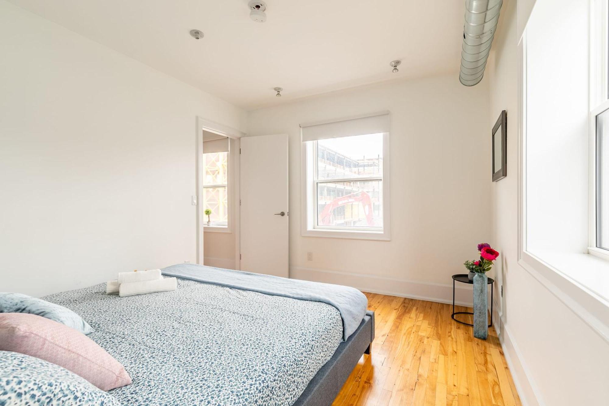 Modern 2 Bedroom Condo - Heart Of Leslieville Toronto Eksteriør bilde